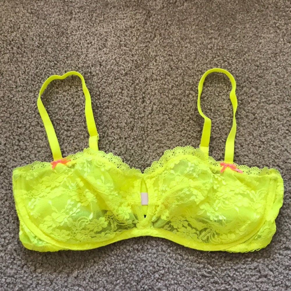 36D neon yellow bra from Victoria Secret